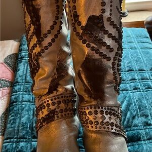 Old Gringo Belinda Studded Silver and Brown Boots. excellent condition.
Size 10.